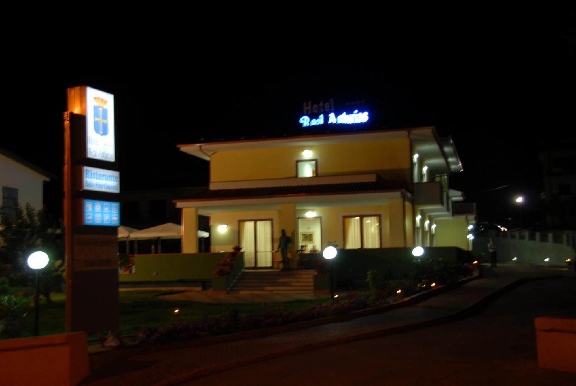 Real Asturias Hotel Acquappesa Buitenkant foto